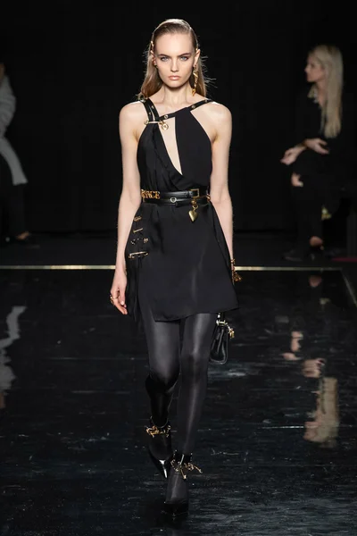 Look 10